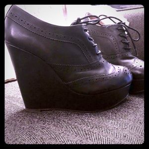 Cute Aldo black wedge